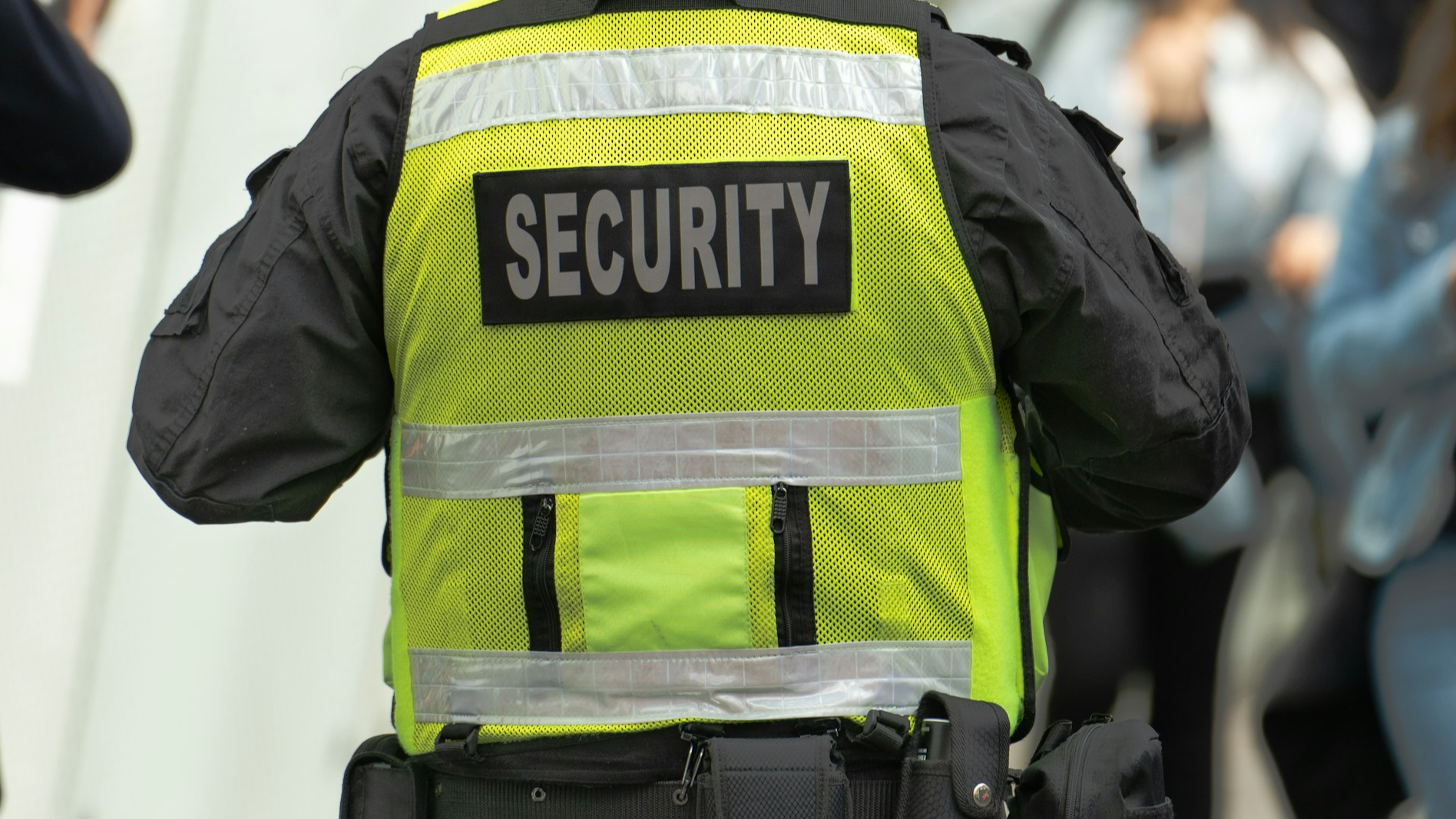 Wyższa stawka dla pracowników ochrony w Irlandii. Zmiana od 28 września